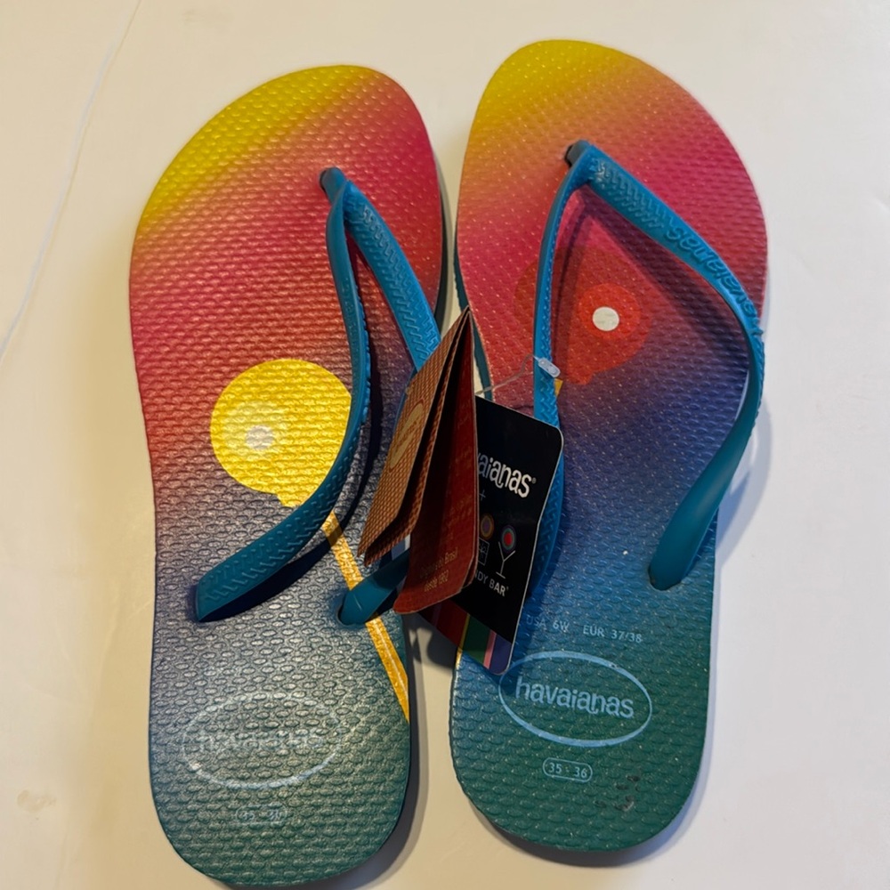 NWT- Havaianas x Dylan’s Lollipop Flip Flops-Size 6W/5M